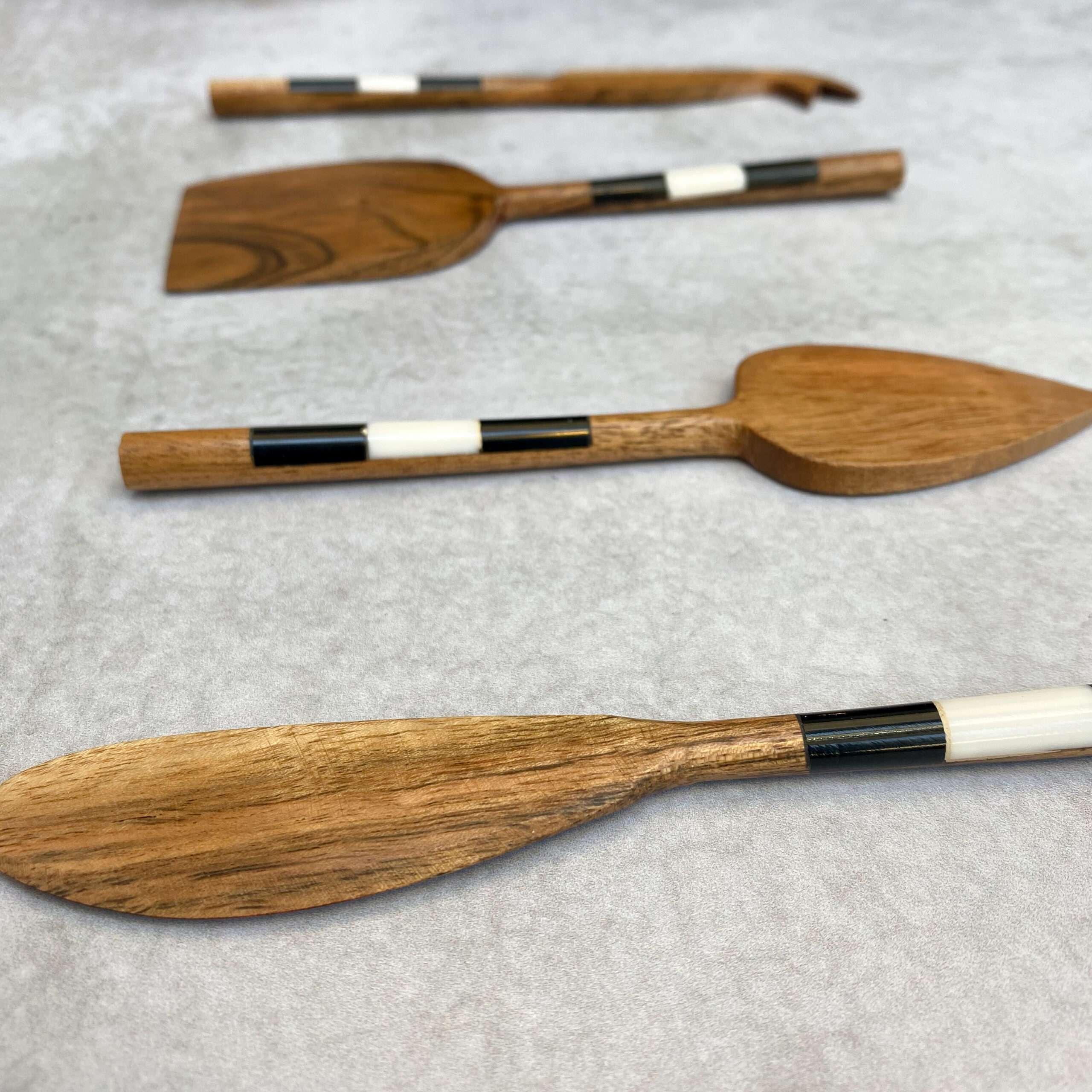 CUCHILLOS QUESO MADERA