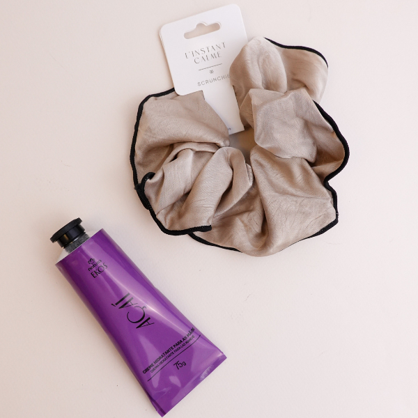 SET SCRUNCHIE + CREMA MANOS NATURA - Imagen 2